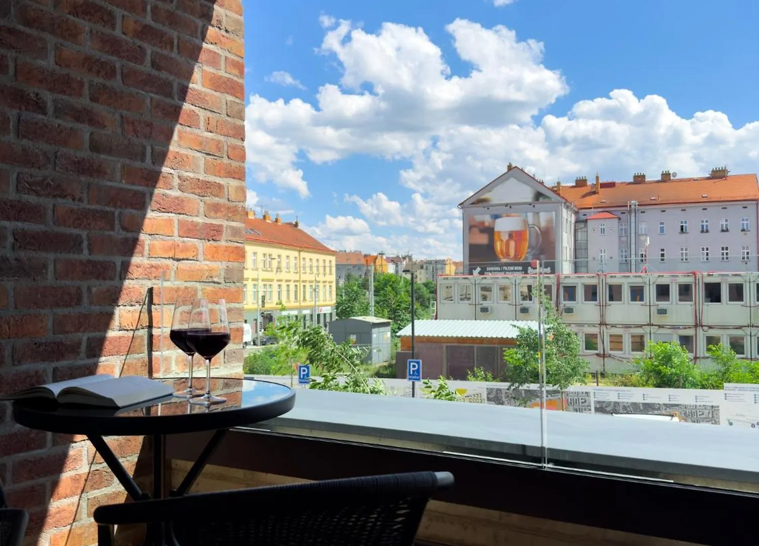Central Riverside Apartment - Free Parking Prag