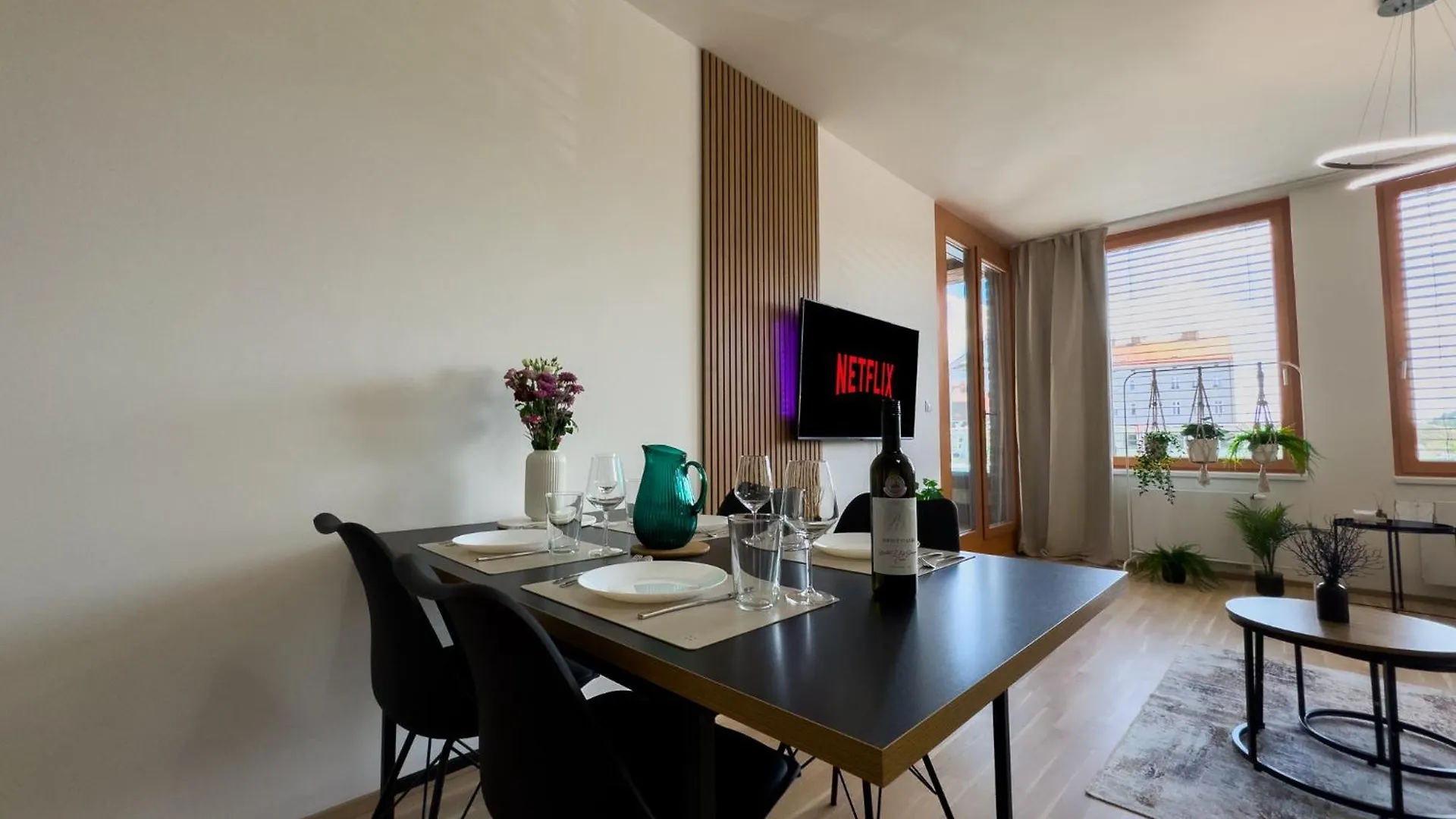 Central Riverside Apartment - Free Parking Prag