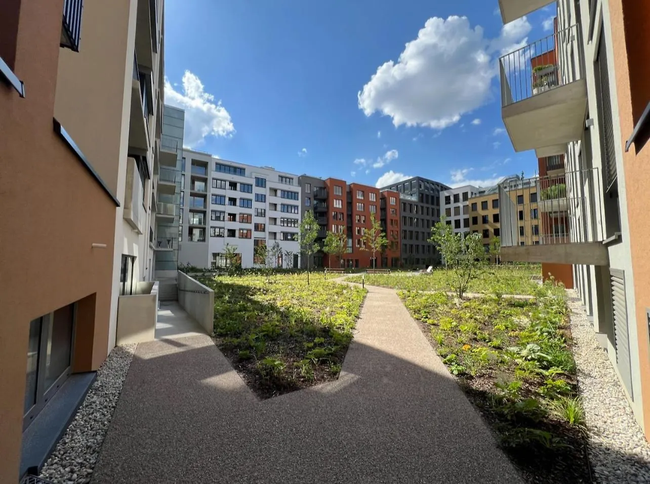 Central Riverside Apartment - Free Parking Praga