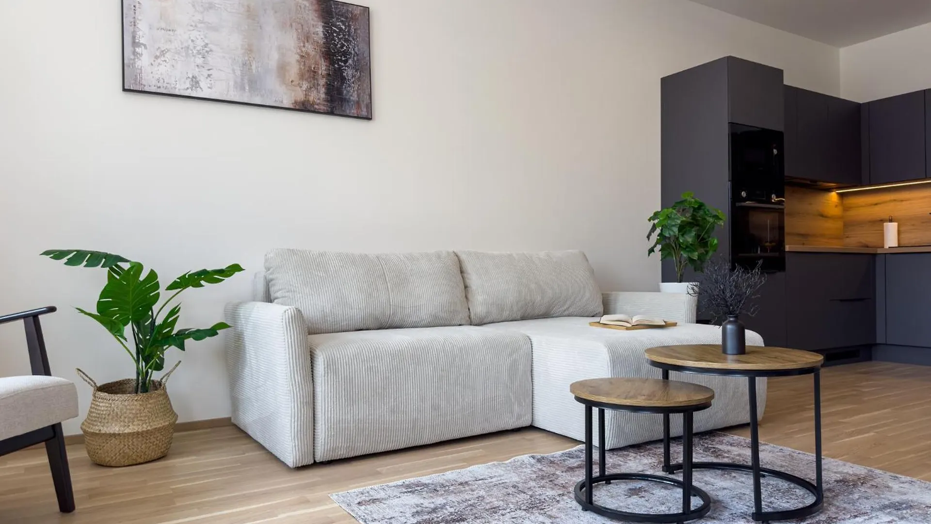 Central Riverside Apartment - Free Parking Praga