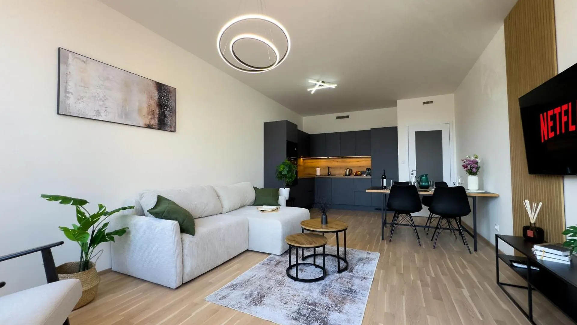 Central Riverside Apartment - Free Parking Praga